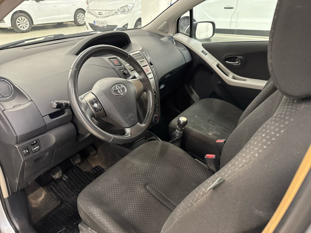 Toyota Yaris 2011 Hopea