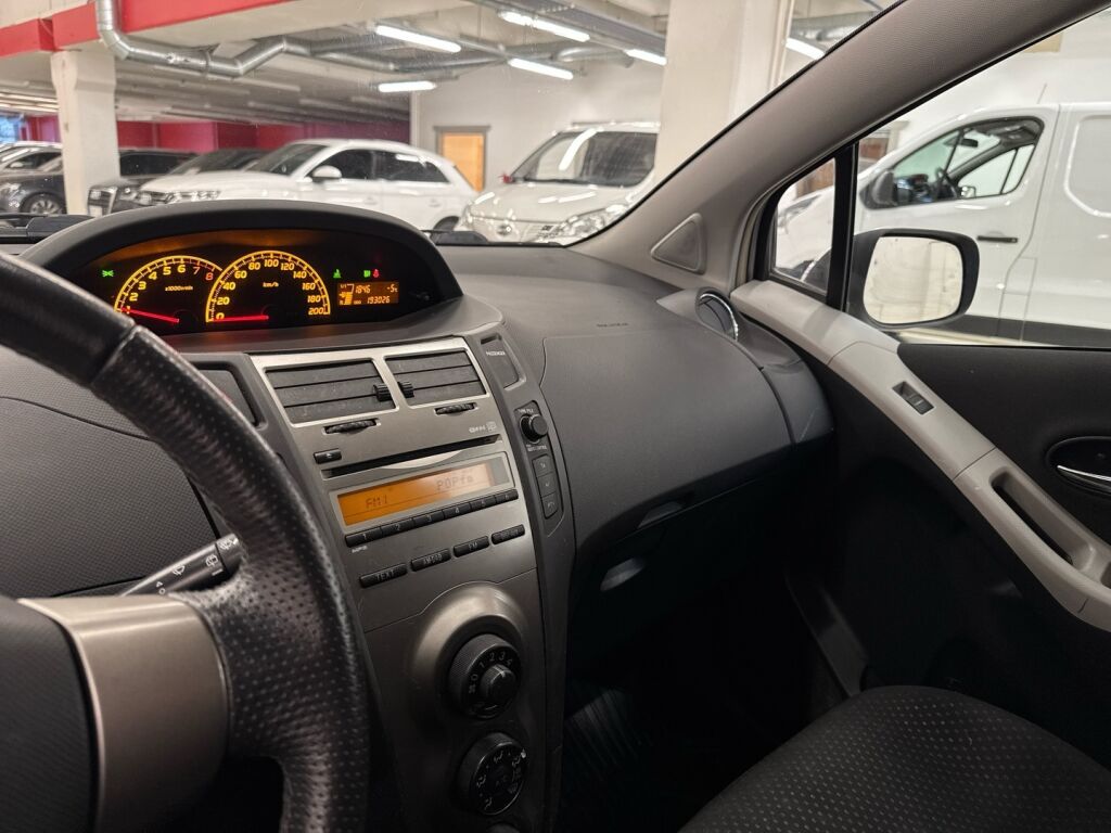 Toyota Yaris 2011 Hopea