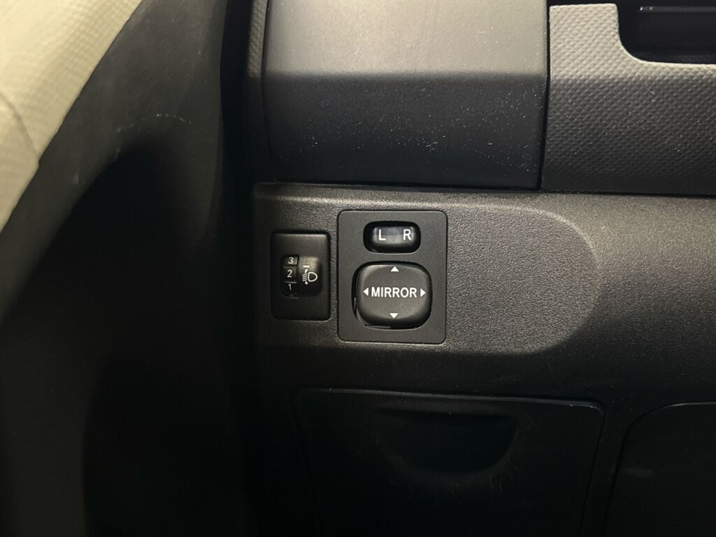 Toyota Yaris 2011 Hopea