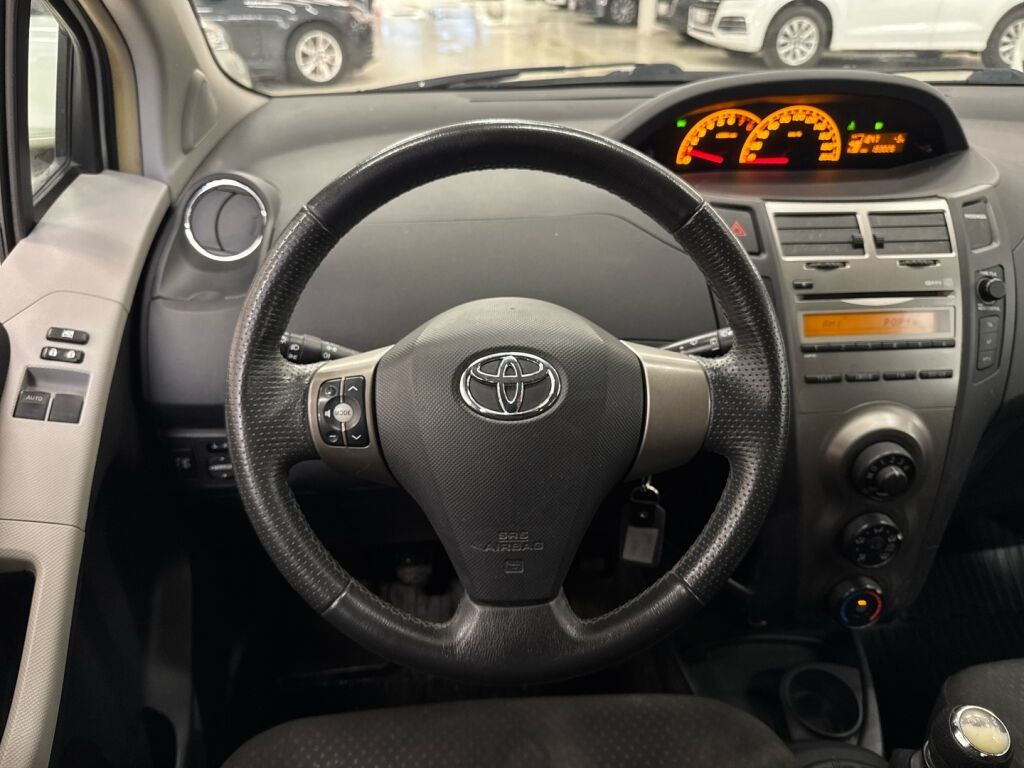 Toyota Yaris 2011 Hopea