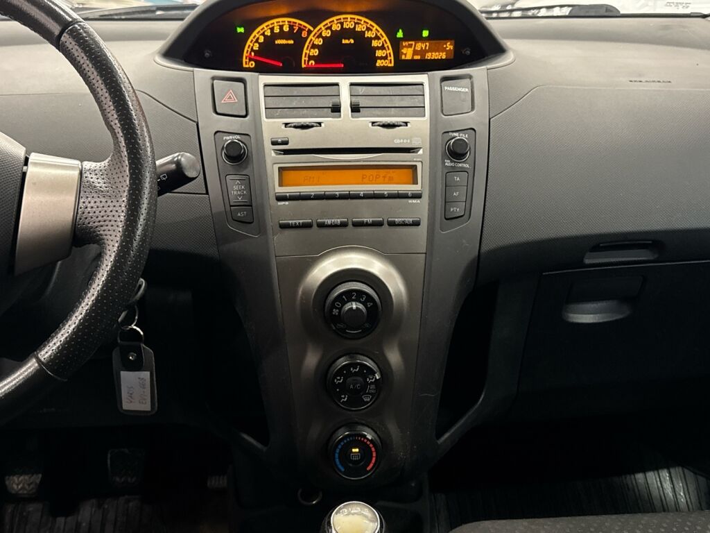 Toyota Yaris 2011 Hopea