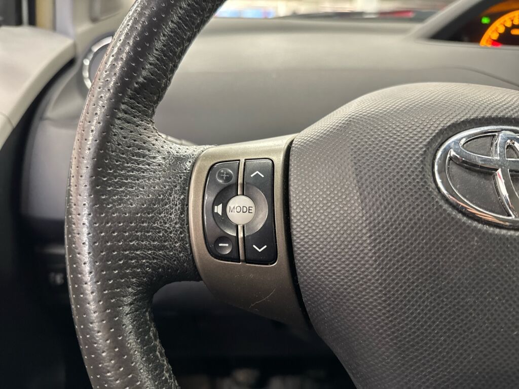 Toyota Yaris 2011 Hopea