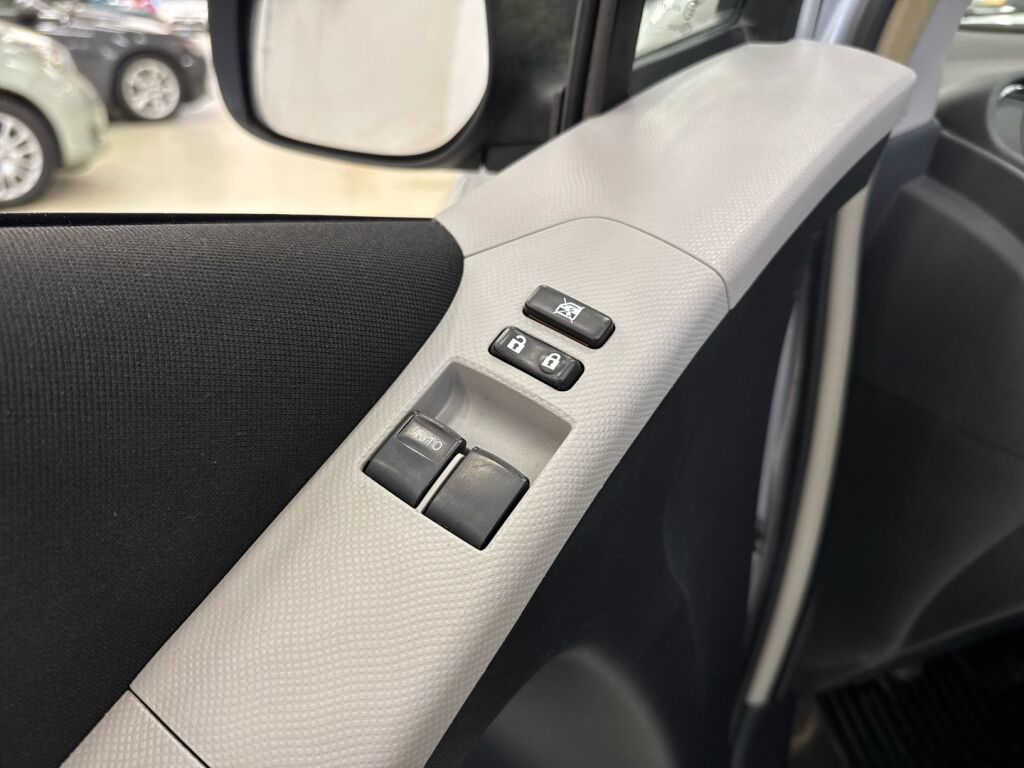 Toyota Yaris 2011 Hopea