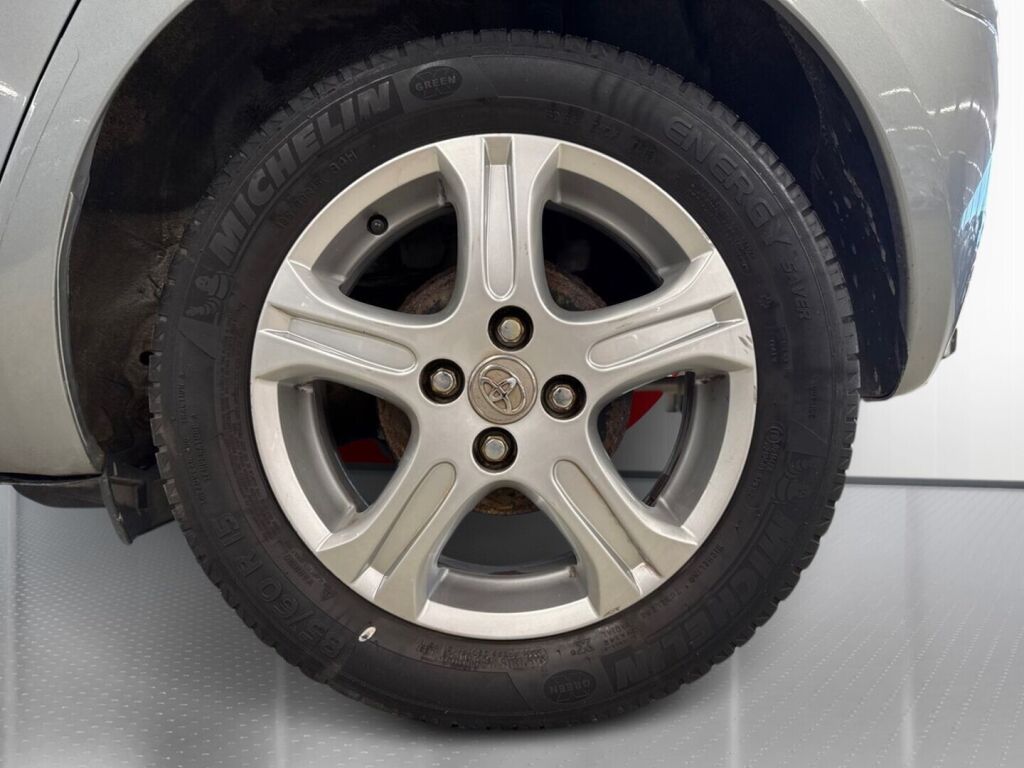 Toyota Yaris 2011 Hopea