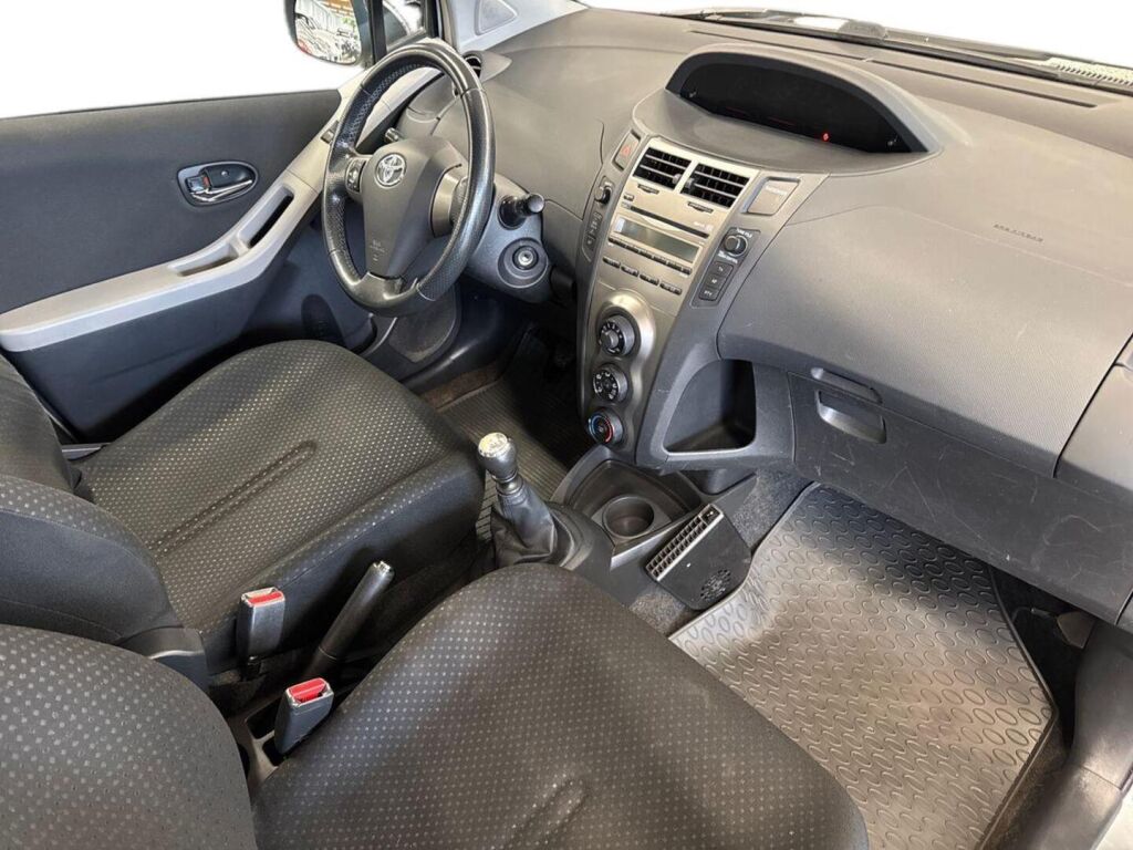 Toyota Yaris 2011 Hopea