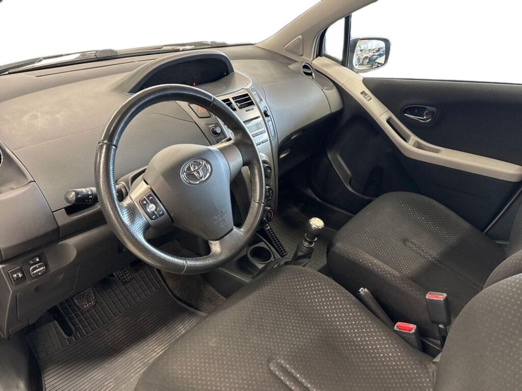 Toyota Yaris 2011 Hopea