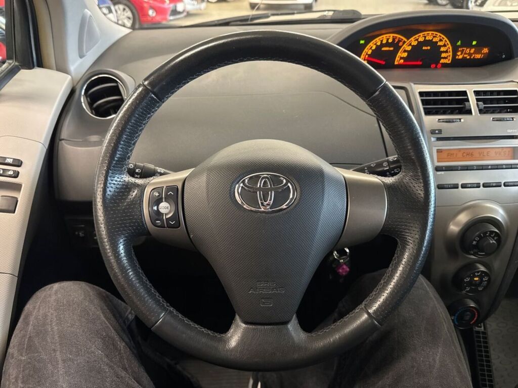 Toyota Yaris 2011 Hopea