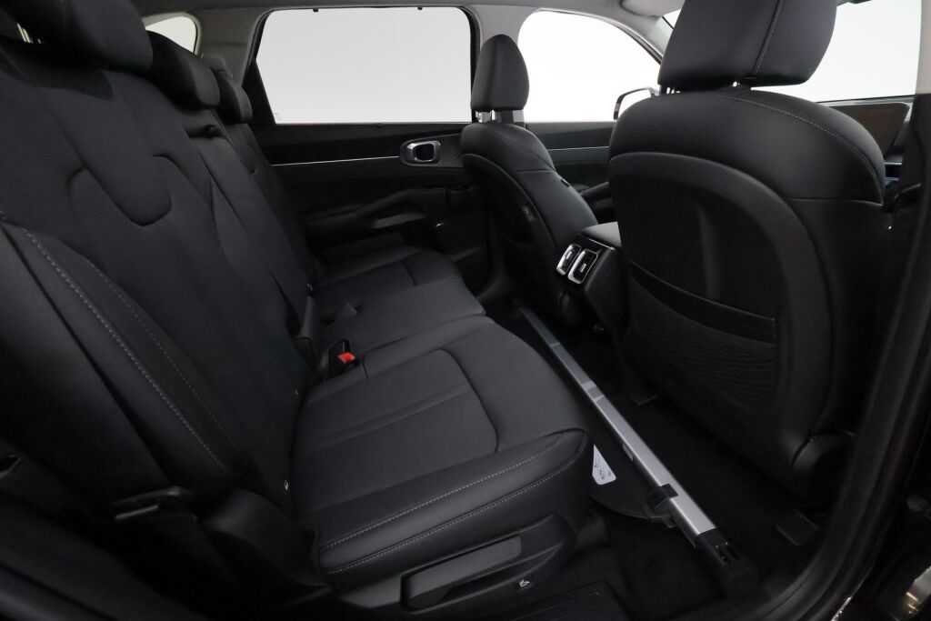 Kia Sorento 2025 Musta