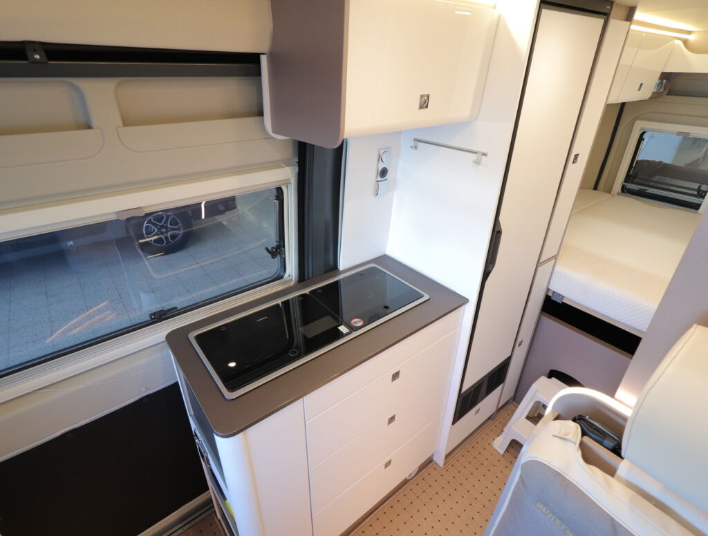 Bürstner Eliseo 600 2024 Valkoinen