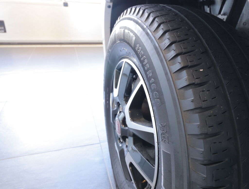 Bürstner Eliseo 600 2024 Valkoinen