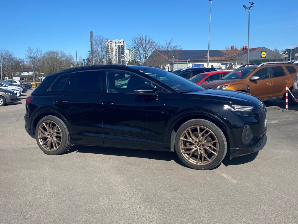 Audi Q4 E-TRON 2021 Musta