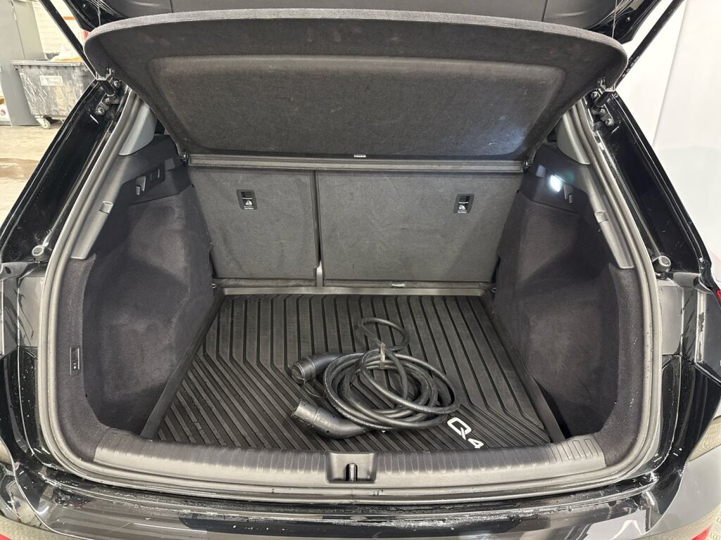 Audi Q4 e-tron 2022 Musta
