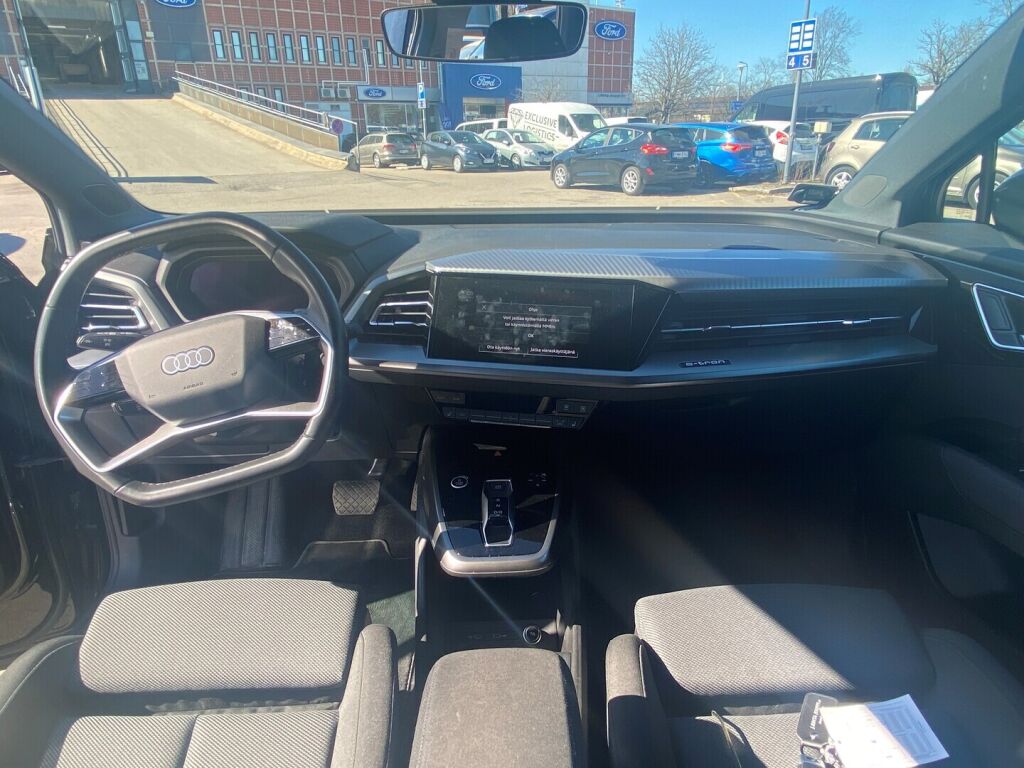 Audi Q4 E-TRON 2021 Musta