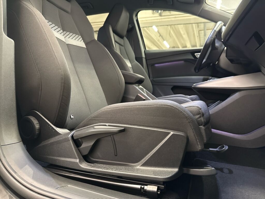 Audi Q4 e-tron 2022 Musta