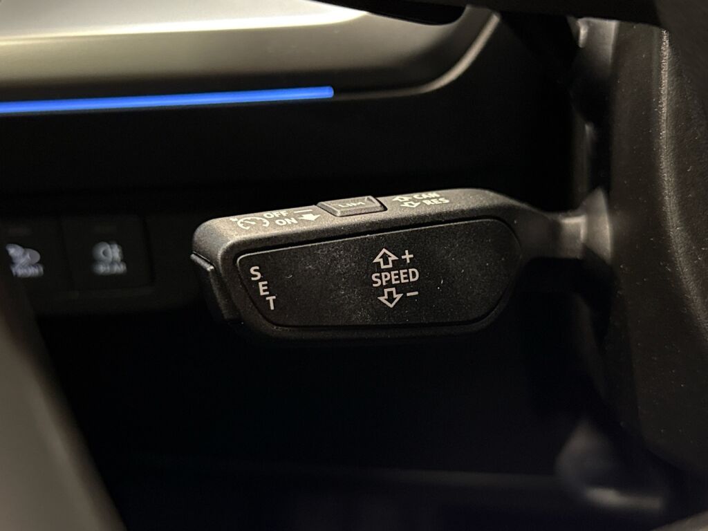 Audi Q4 e-tron 2022 Musta