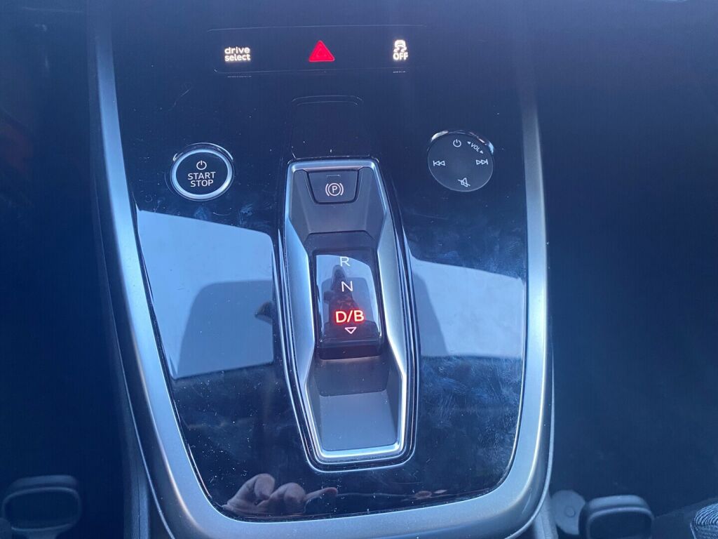 Audi Q4 E-TRON 2021 Musta