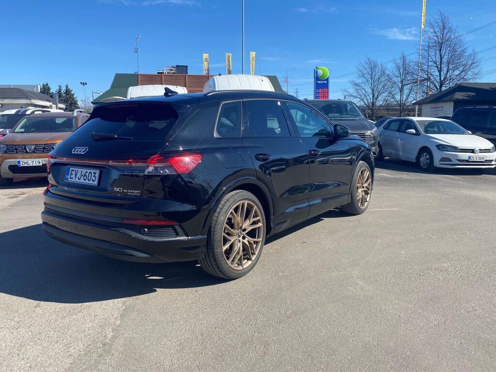 Audi Q4 E-TRON 2021 Musta