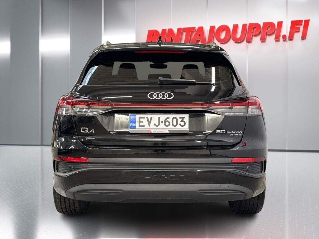 Audi Q4 e-tron 2022 Musta