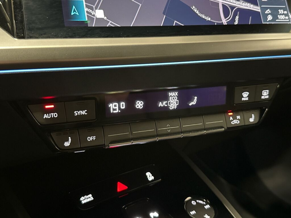 Audi Q4 e-tron 2022 Musta