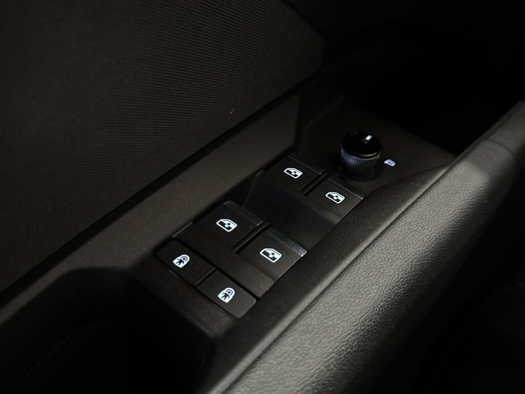 Audi Q4 e-tron 2022 Musta