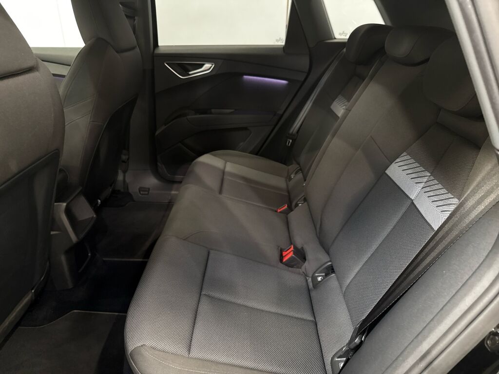Audi Q4 e-tron 2022 Musta