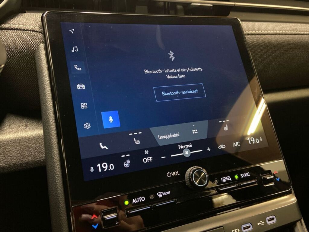 Lexus LBX 2025 Musta