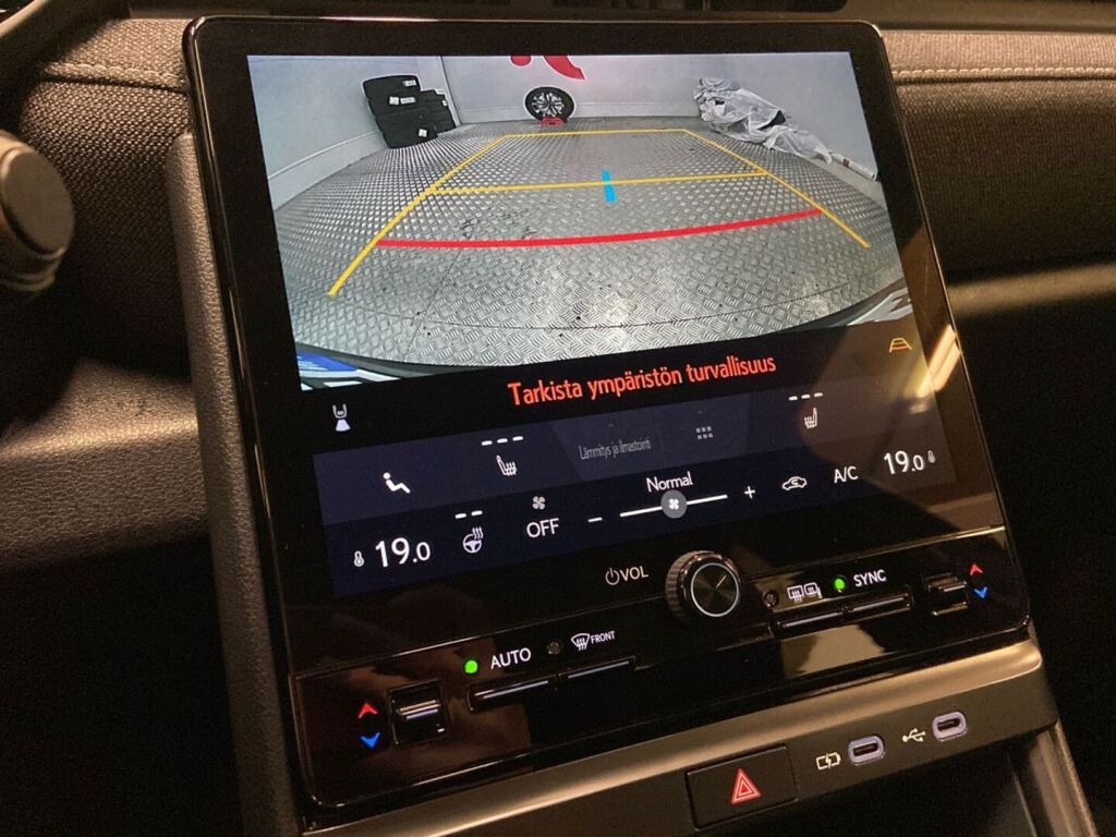Lexus LBX 2025 Musta