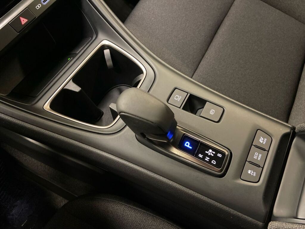 Lexus LBX 2025 Musta
