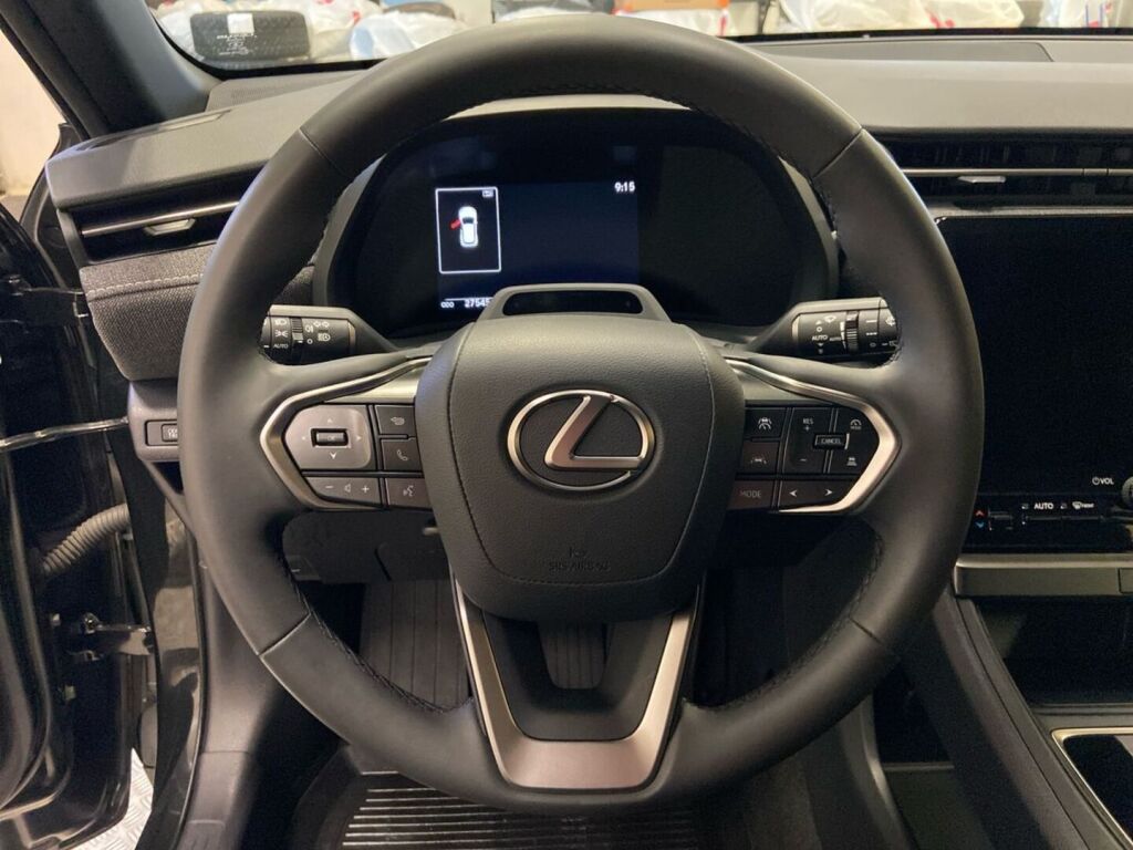 Lexus LBX 2025 Musta