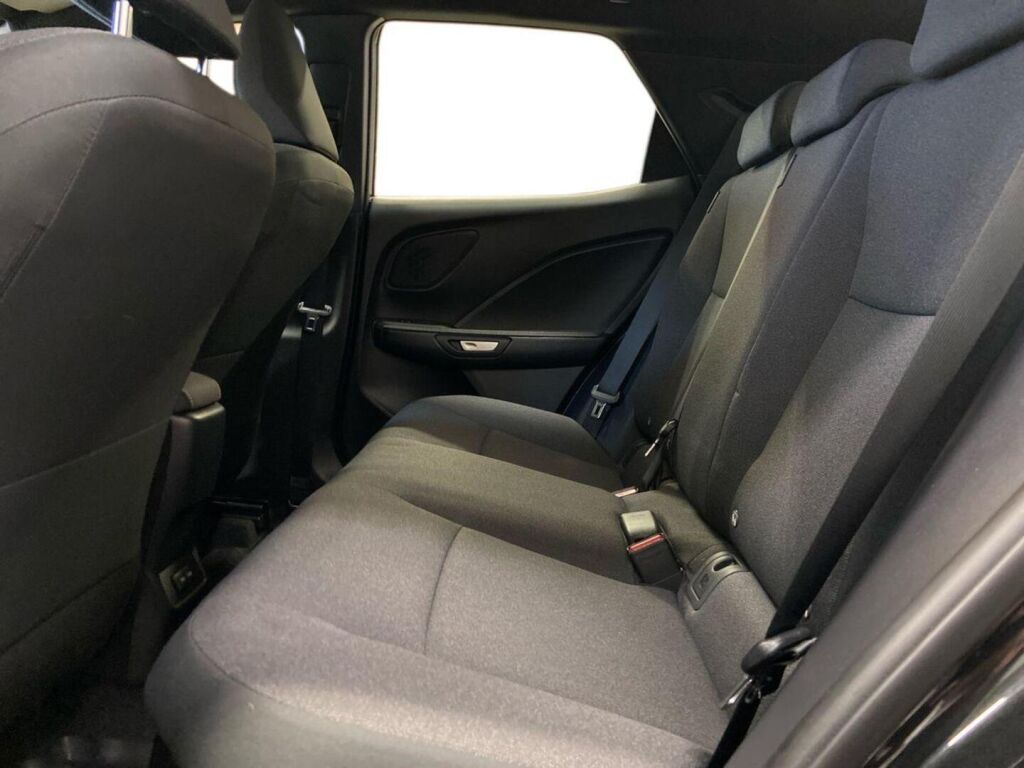 Lexus LBX 2025 Musta