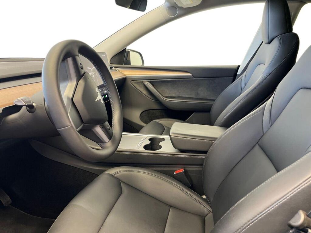Tesla Model Y 2025 Musta