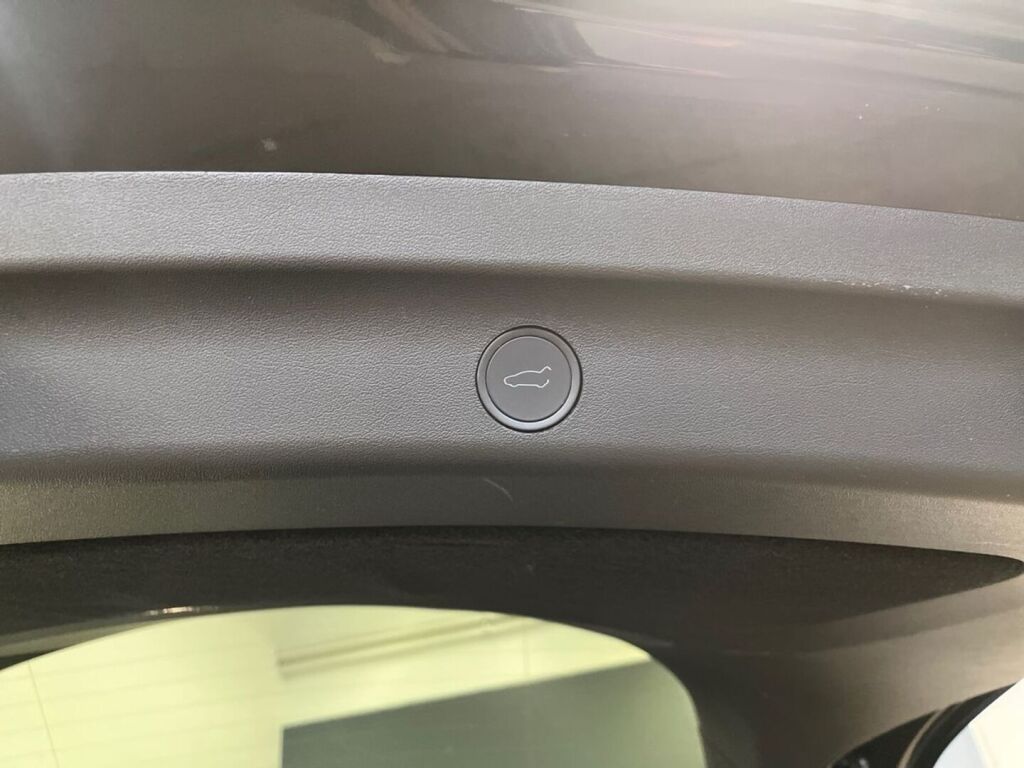 Tesla Model Y 2025 Musta