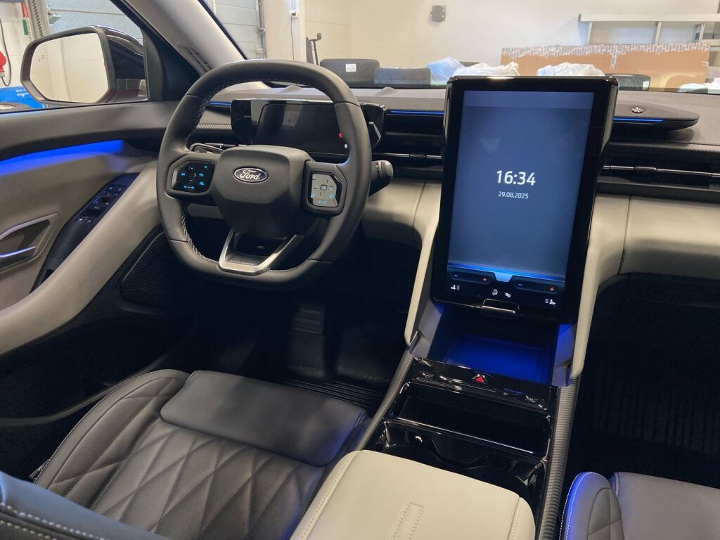 Ford Explorer 2025 Punainen