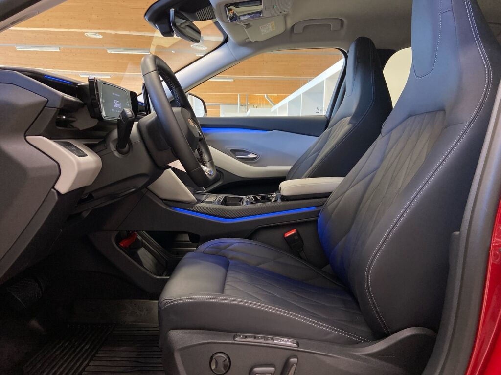 Ford Explorer 2025 Punainen