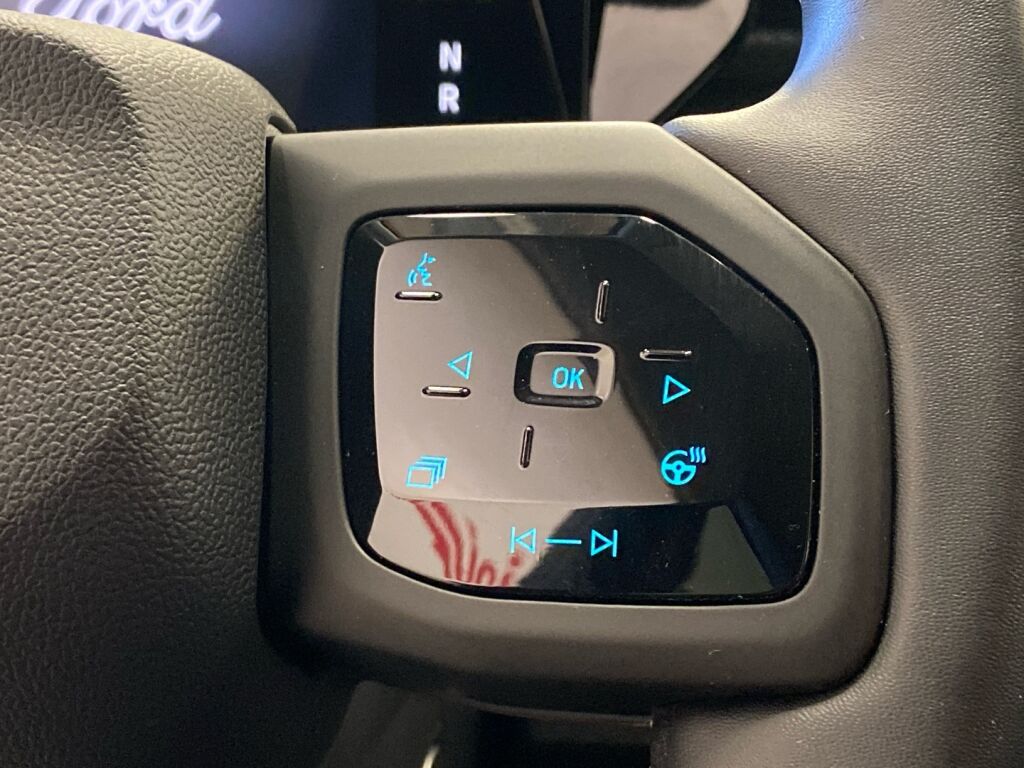 Ford Explorer 2025 Punainen