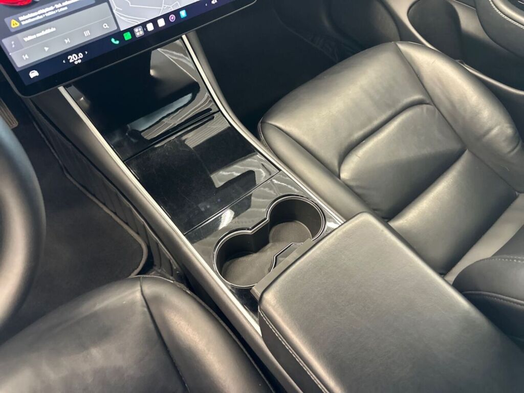 Tesla Model 3 2020 Harmaa