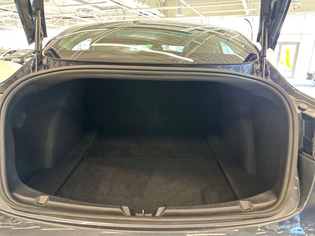 Tesla Model 3 2020 Harmaa