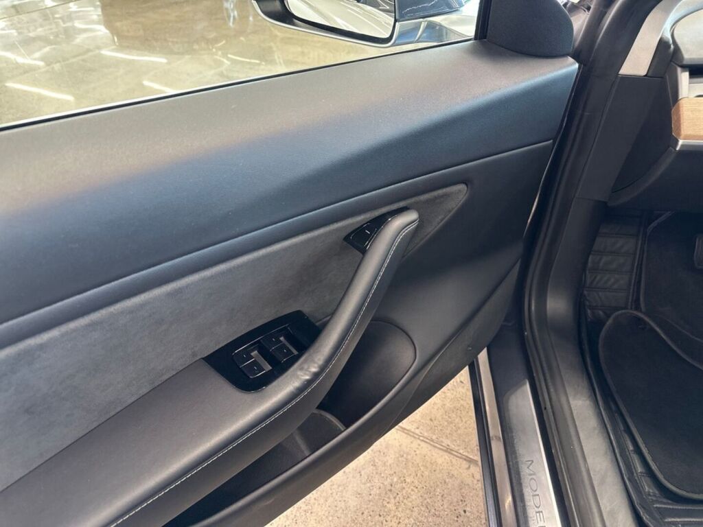 Tesla Model 3 2020 Harmaa