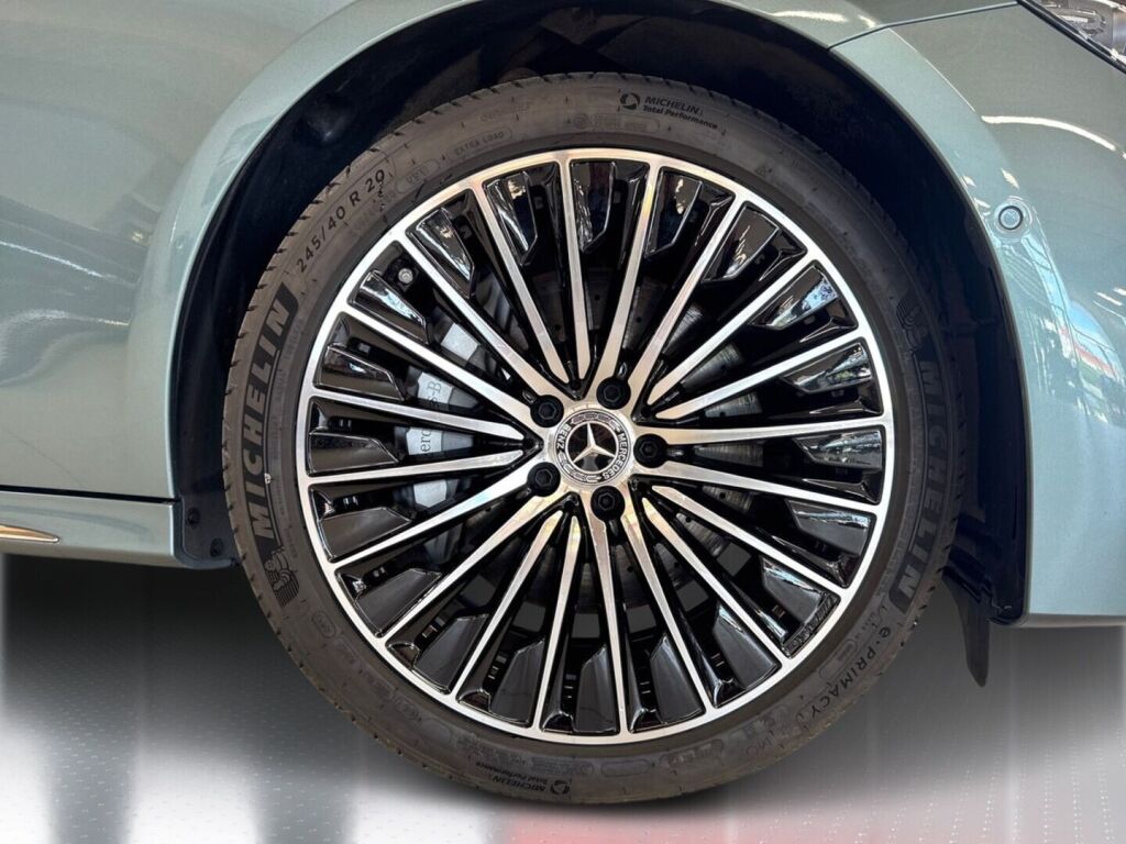 Mercedes-Benz E 2024 Vihreä