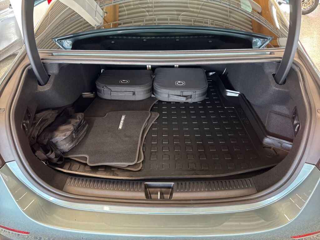 Mercedes-Benz E 2024 Vihreä