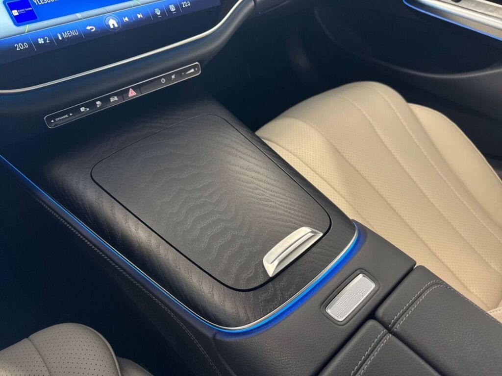 Mercedes-Benz E 2024 Vihreä