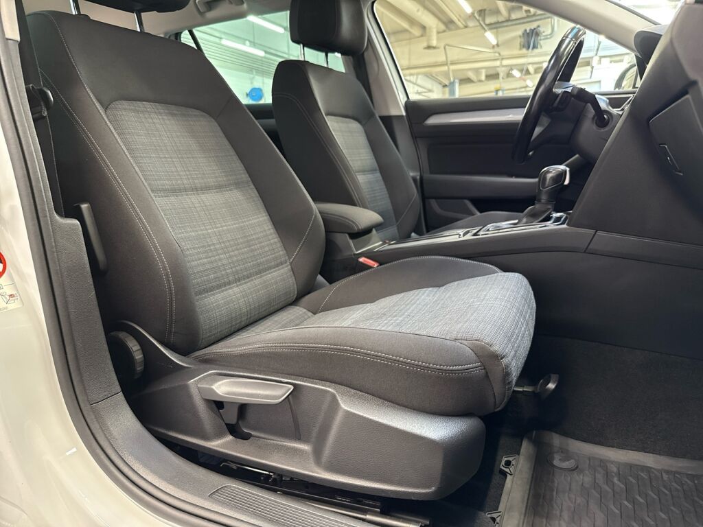 Volkswagen Passat 2020 Valkoinen