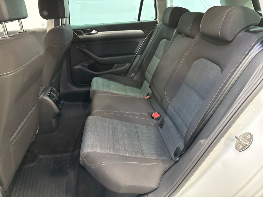 Volkswagen Passat 2020 Valkoinen