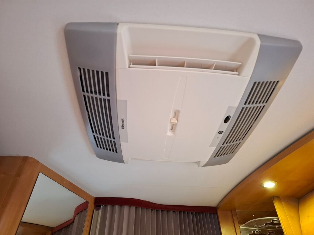 Rapido 7066 DF 2009 Valkoinen