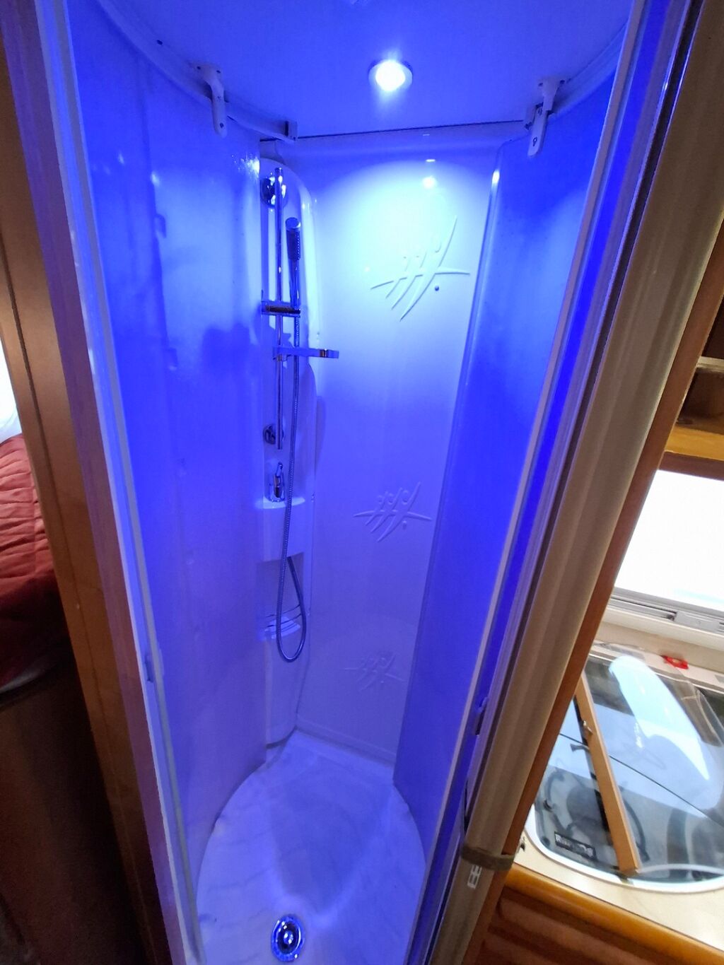 Rapido 7066 DF 2009 Valkoinen