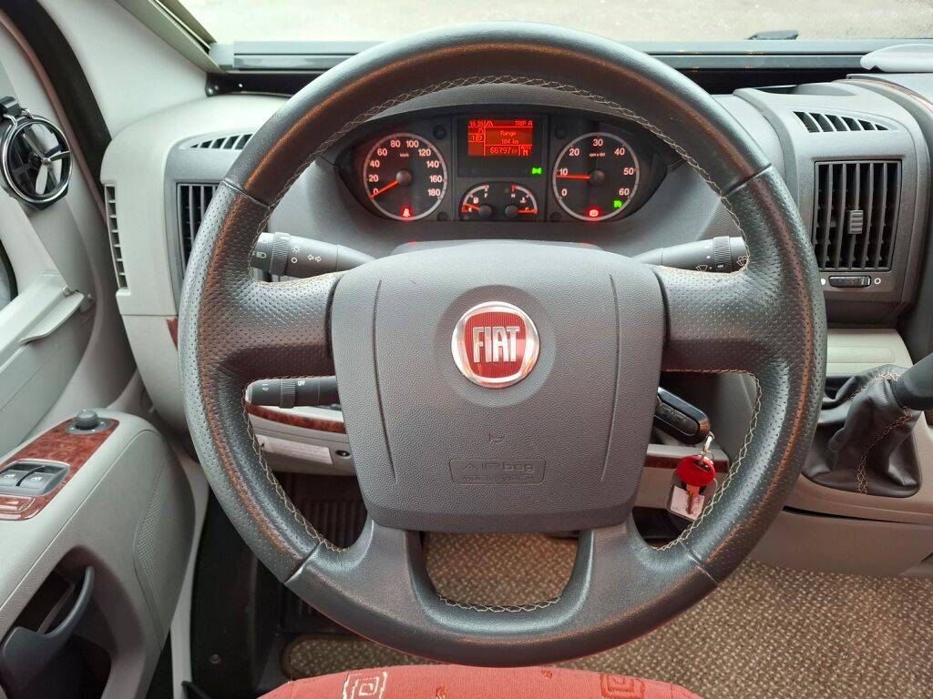 Rapido 7066 DF 2009 Valkoinen