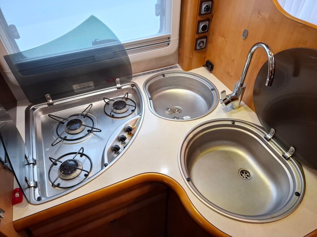 Rapido 7066 DF 2009 Valkoinen