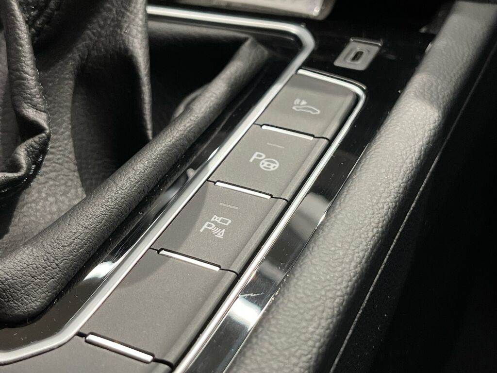 Volkswagen Passat 2021 Sininen