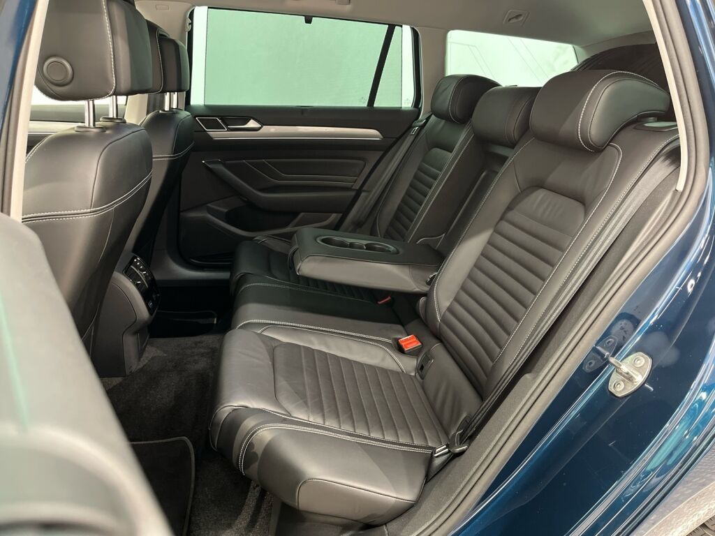 Volkswagen Passat 2021 Sininen