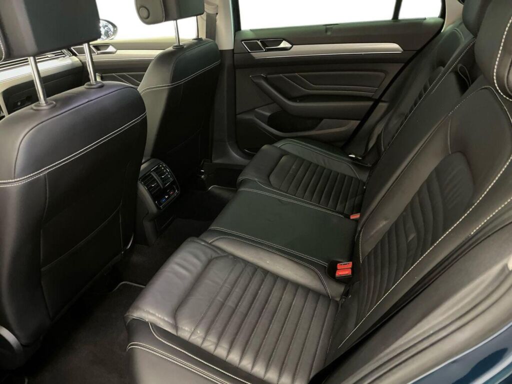 Volkswagen Passat 2021 Sininen